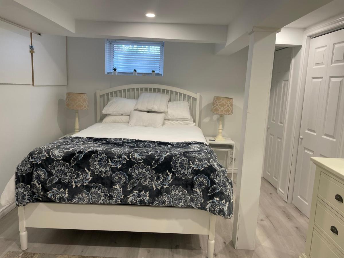 Newly Renovated 2 Bedroom 1 Ba *10 Min Walk To Falls* ไนแอการาฟอลส์ ภายนอก รูปภาพ