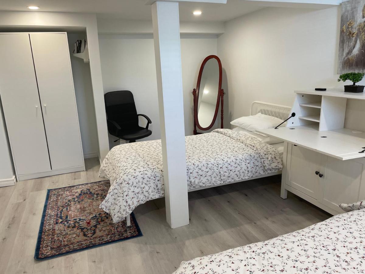 Newly Renovated 2 Bedroom 1 Ba *10 Min Walk To Falls* ไนแอการาฟอลส์ ภายนอก รูปภาพ
