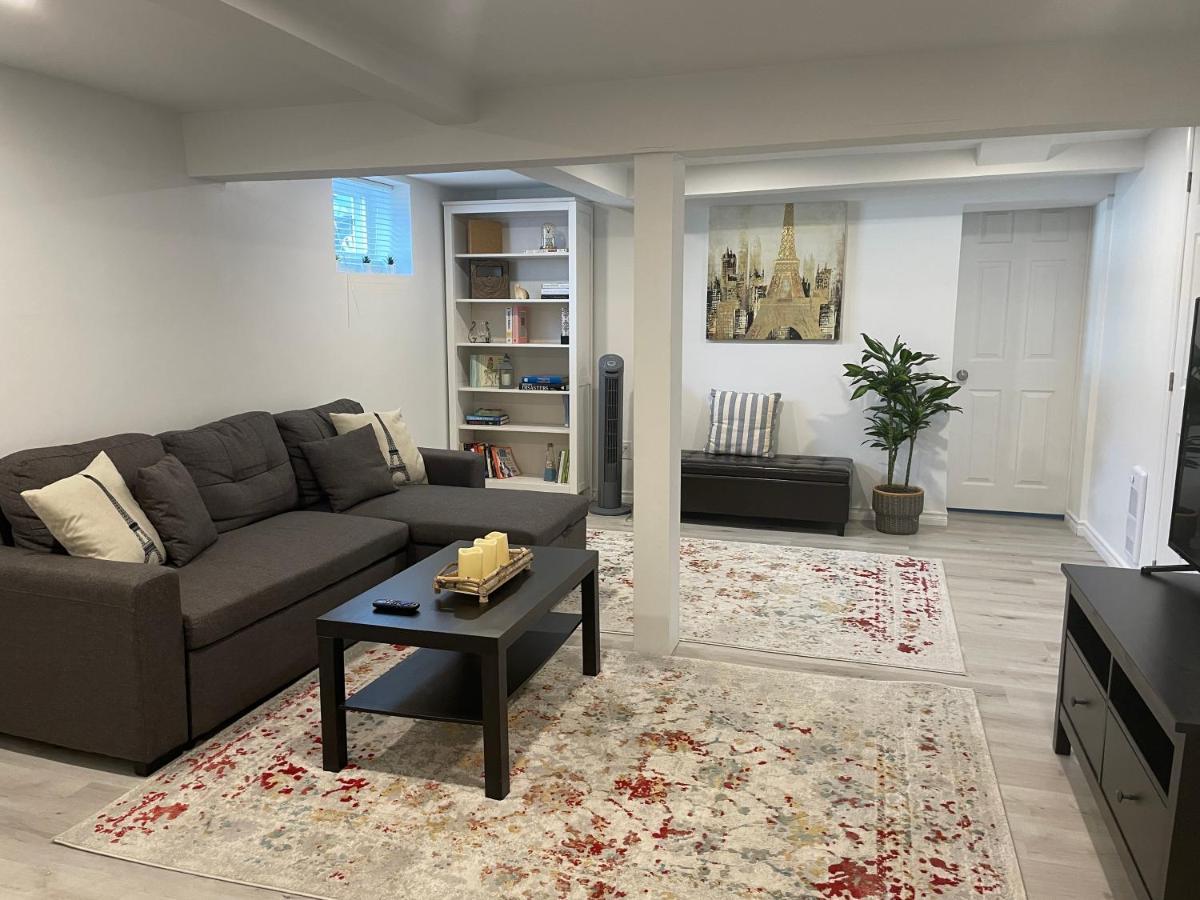 Newly Renovated 2 Bedroom 1 Ba *10 Min Walk To Falls* ไนแอการาฟอลส์ ภายนอก รูปภาพ