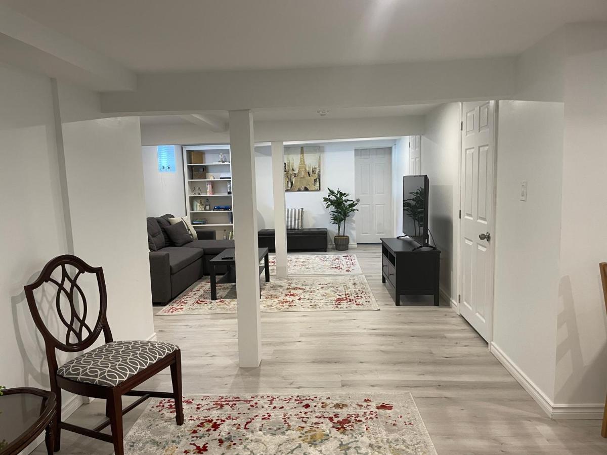 Newly Renovated 2 Bedroom 1 Ba *10 Min Walk To Falls* ไนแอการาฟอลส์ ภายนอก รูปภาพ